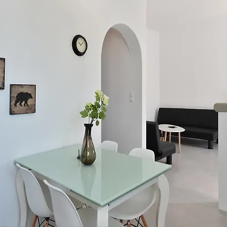 Апартаменты The Local House