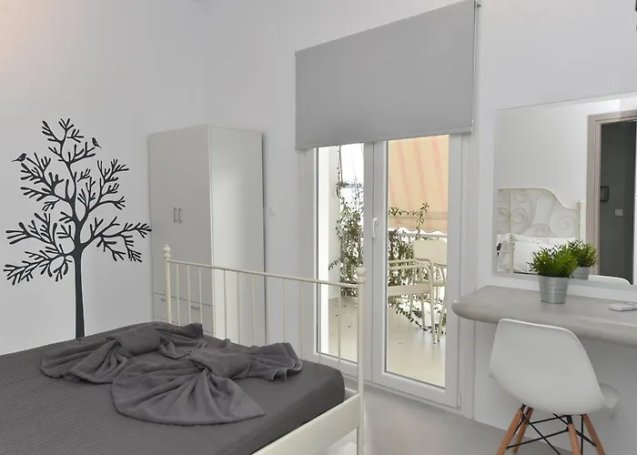 Апартаменты The Local House