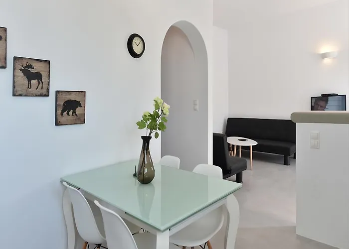 Апартаменты The Local House