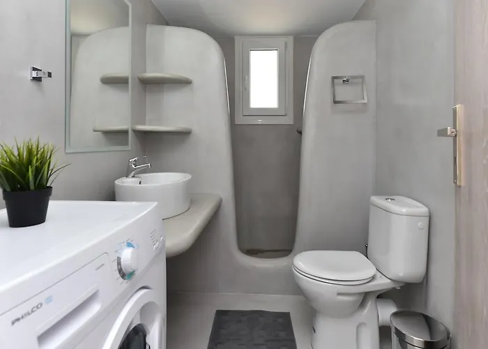 The Local House * Парос